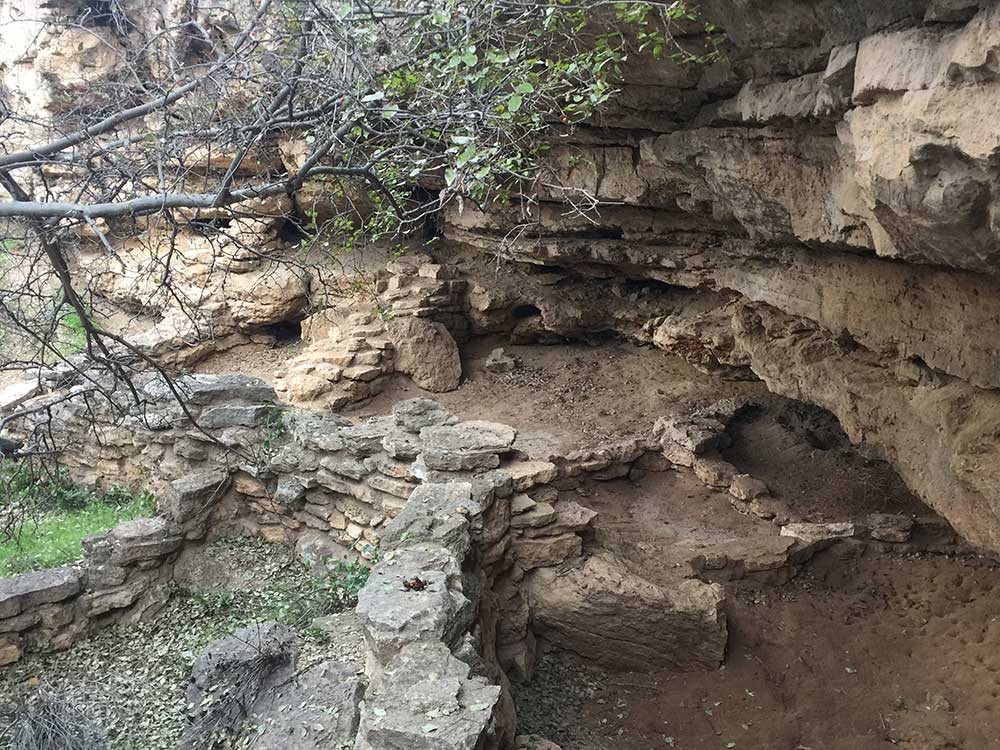 montezuma-well-ruin-closeup