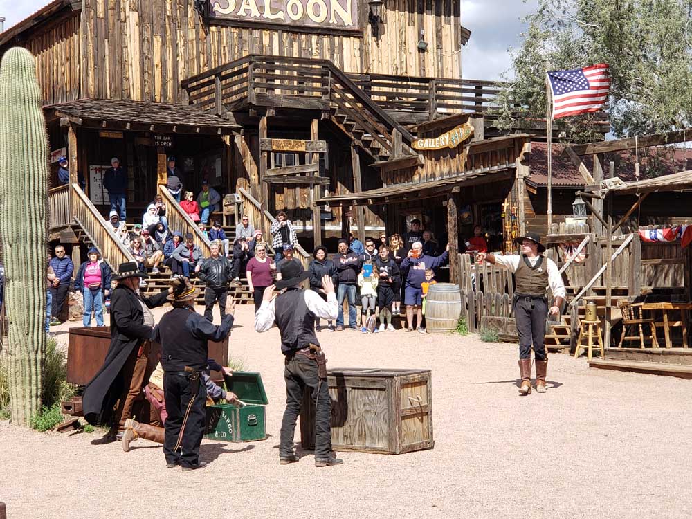 goldfield-ghost-town-gunfight