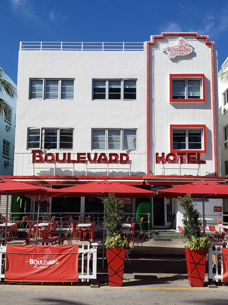 Boulevard Hotel