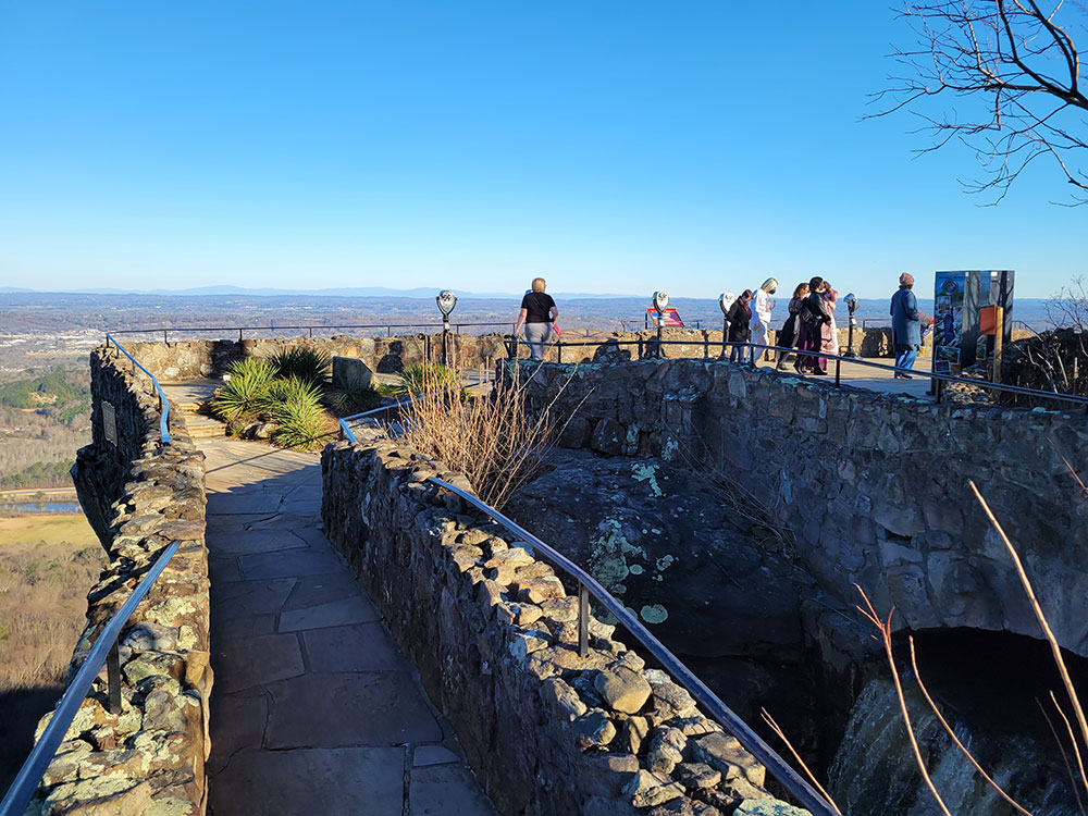 bonaventure-cemetery-moss-walkway