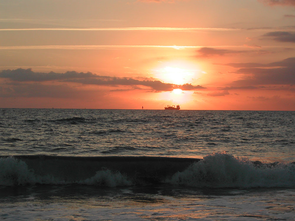 tybee-beach-on-pier