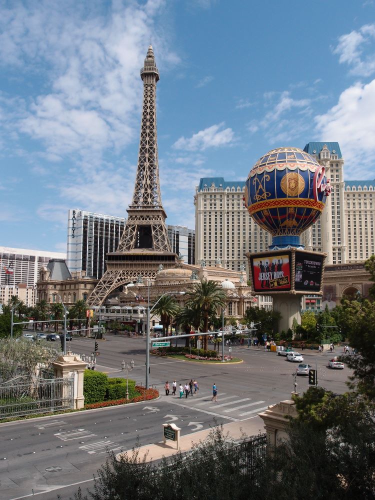 Paris Las Vegas Hotel and Casino with Eiffel Tower and hot air balloon in 2013