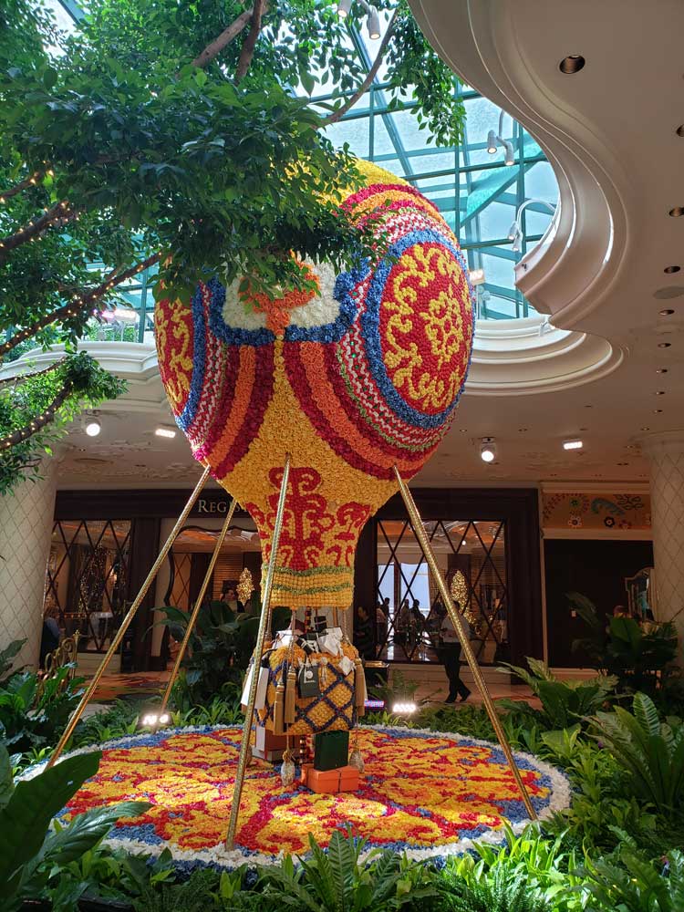 Hot air balloon garden sculpture at Wynn Las Vegas