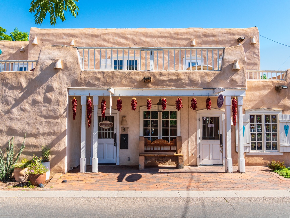 Street scene in the Old Town Albuquerque historic district, New Mexico