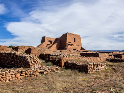 Colorful badlands and sandstone hoodoo formations at Ah-Shi-Sle-Pah Wilderness, New Mexico