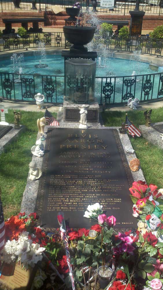 Graceland Elvis Pressly Grave