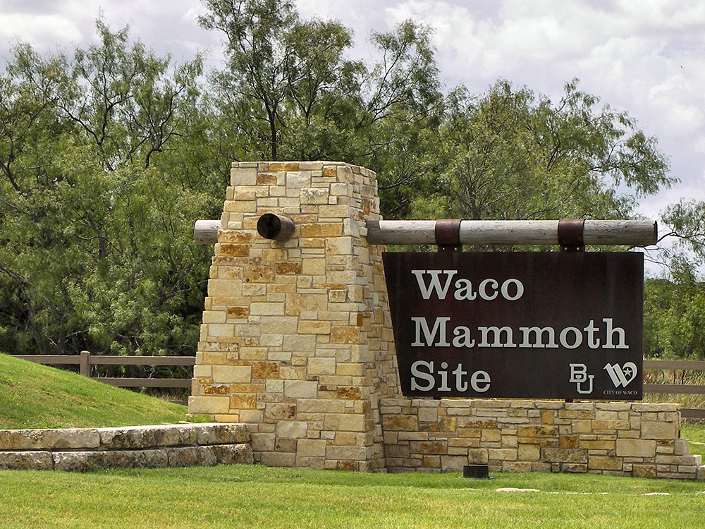 San Antonio Alamo Statue