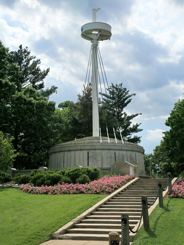 steven-udvay-space-center-moon-pod