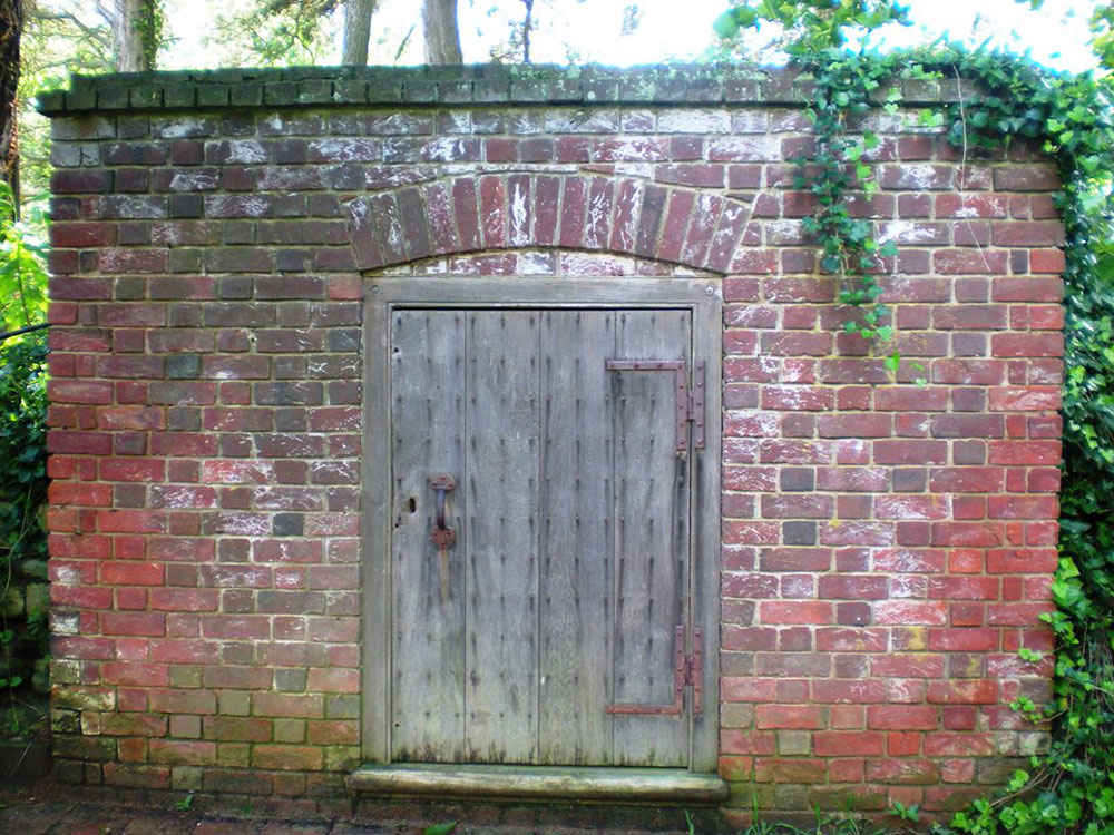 steven-udvay-space-center-space-hanger