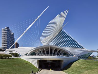 Milwaukee Art Museum Quadracci Pavilion on Lake Michigan