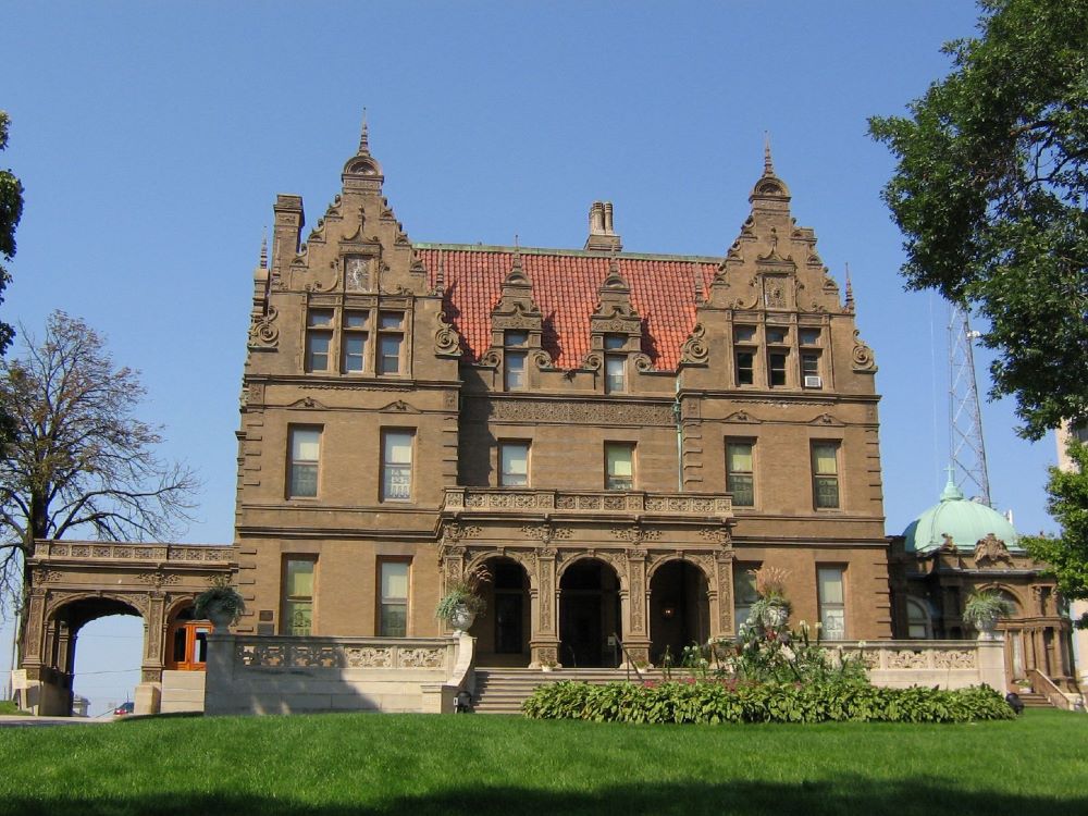 Pabst Mansion seen from Wisconsin Avenue, Milwaukee