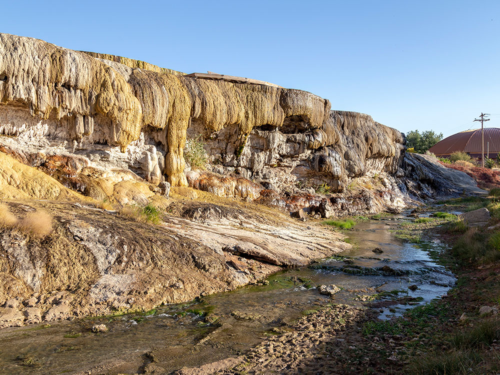 Grand Canyon Yellowstone Cliffs