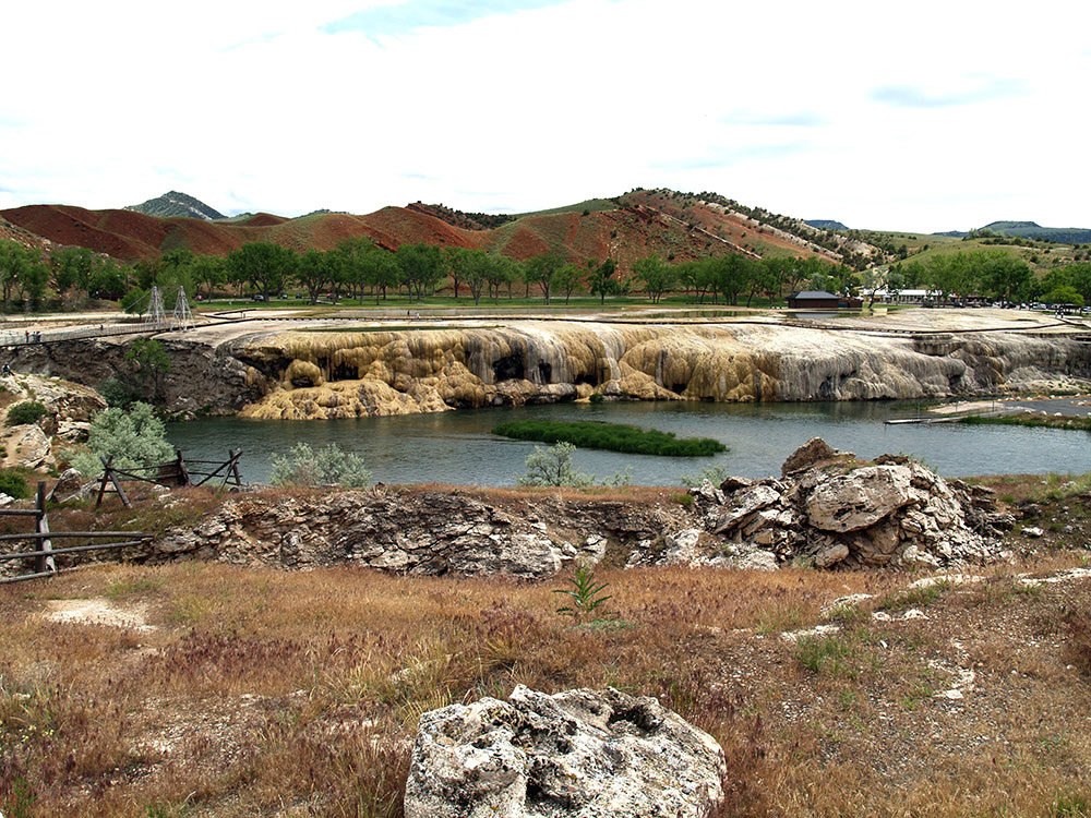 Grand Canyon Yellowstone Cliffs