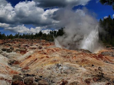Steamboat Geyser, Yellowstone National Park