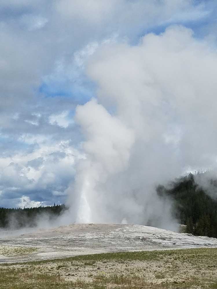 Old Faithful Geyser erupting